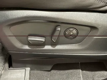 2022 Ford Explorer - image 19