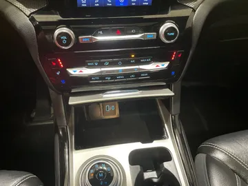 2022 Ford Explorer - image 22