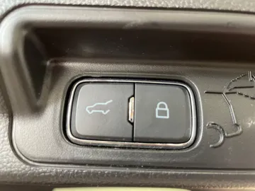 2022 Ford Explorer - image 33
