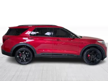 2022 Ford Explorer - image 2