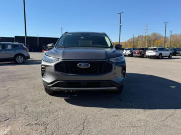 2024 Ford Escape - image 2