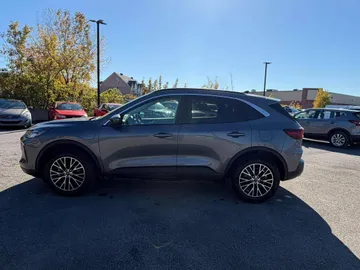 2024 Ford Escape - image 6
