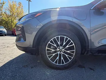 2024 Ford Escape - image 7