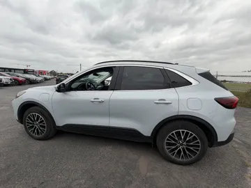 2025 Ford Escape - image 4