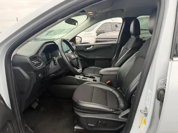 2025 Ford Escape - image 8