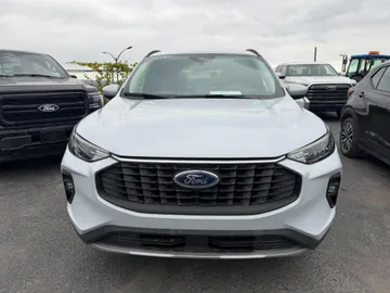 2025 Ford Escape - image 2
