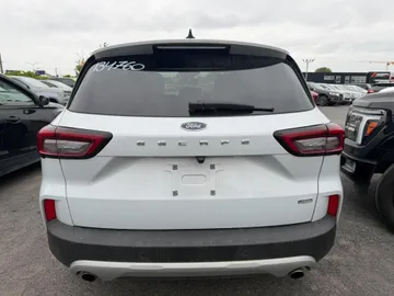 2025 Ford Escape - image 6
