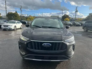 2024 Ford Escape - image 2