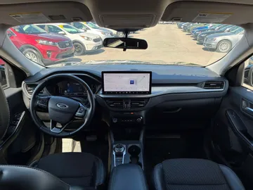 2023 Ford Escape PHEV - image 9