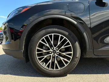 2023 Ford Escape PHEV - image 7