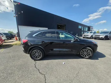 2022 Ford Escape - image 3