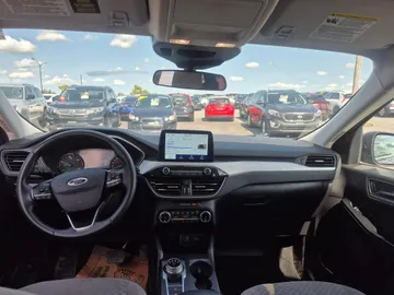 2022 Ford Escape - image 8