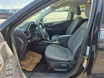 2022 Ford Escape - image 7