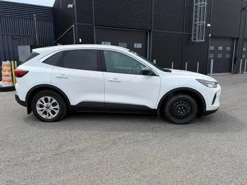 2023 Ford Escape - image 6