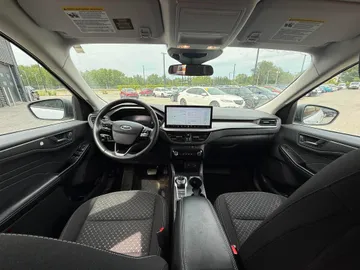 2023 Ford Escape - image 9