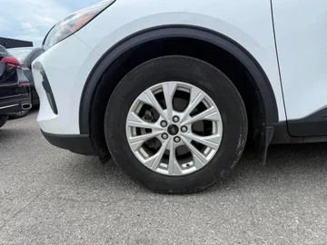 2023 Ford Escape - image 7