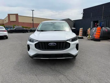 2023 Ford Escape - image 2