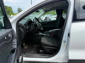 2023 Ford Escape - image 8