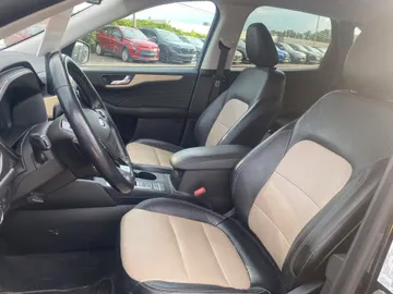 2021 Ford Escape PHEV - image 8