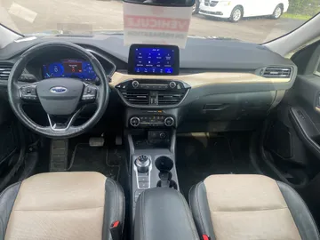 2021 Ford Escape PHEV - image 9