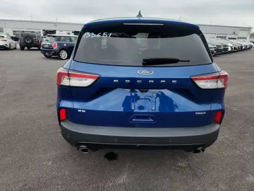2022 Ford Escape - image 6
