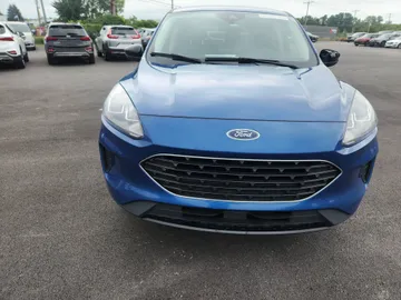 2022 Ford Escape - image 2
