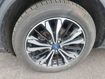 2022 Ford Escape - image 8