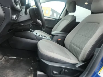 2022 Ford Escape - image 9