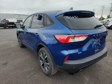 2022 Ford Escape - image 7