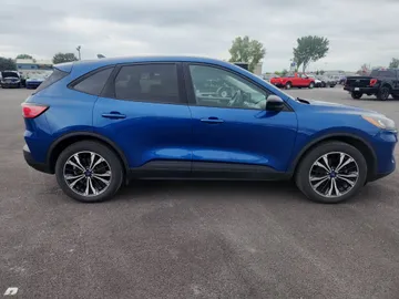 2022 Ford Escape - image 3