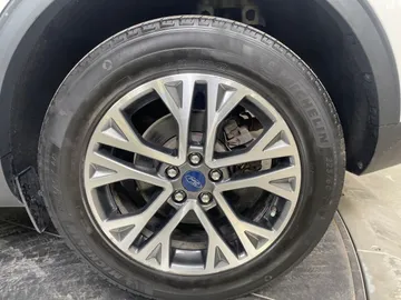 2021 Ford Escape Hybrid - image 6