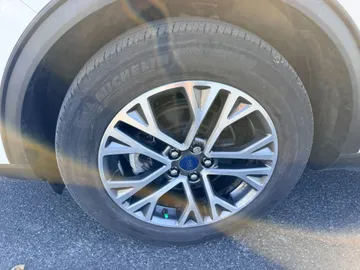 2021 Ford Escape - image 7
