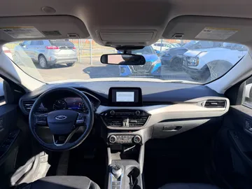 2021 Ford Escape - image 9