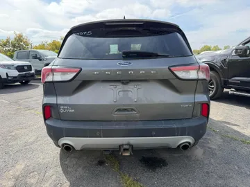2022 Ford Escape - image 6