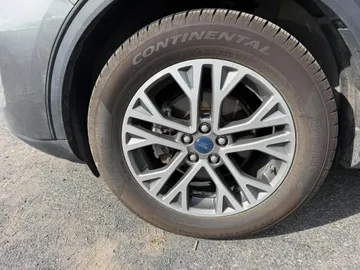 2022 Ford Escape - image 7