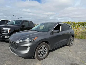 2022 Ford Escape - image 3