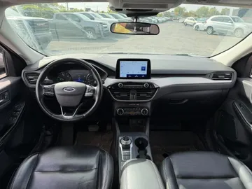2022 Ford Escape - image 9