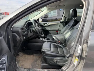 2022 Ford Escape - image 8