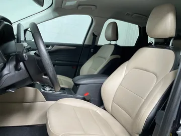 2021 Ford Escape Hybrid - image 3