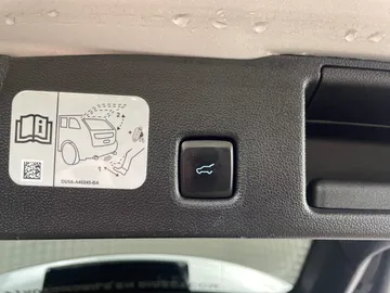 2020 Ford Escape Hybrid - image 21