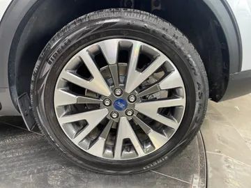 2020 Ford Escape Hybrid - image 6