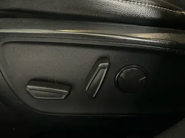 2020 Ford Escape Hybrid - image 18