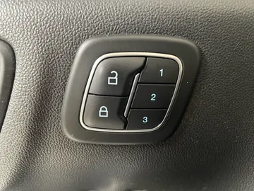 2020 Ford Escape Hybrid - image 19