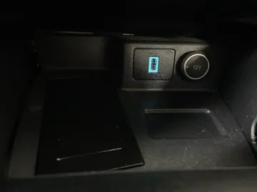 2020 Ford Escape Hybrid - image 29
