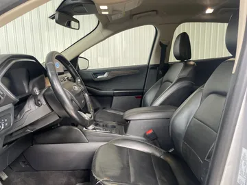2020 Ford Escape Hybrid - image 3
