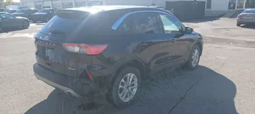 2022 Ford Escape - image 7