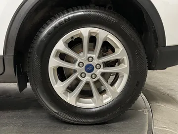 2020 Ford Escape - image 6