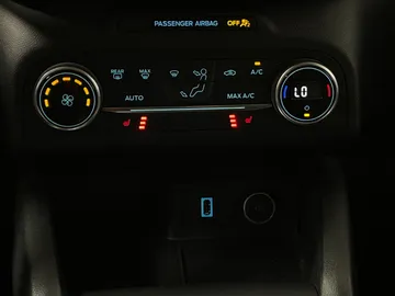 2020 Ford Escape - image 24