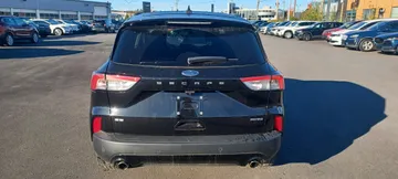 2022 Ford Escape - image 6
