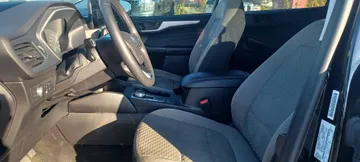 2022 Ford Escape - image 9